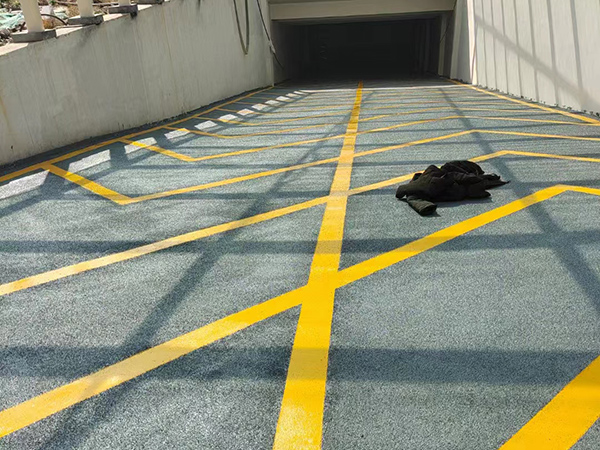 无振动止滑坡道